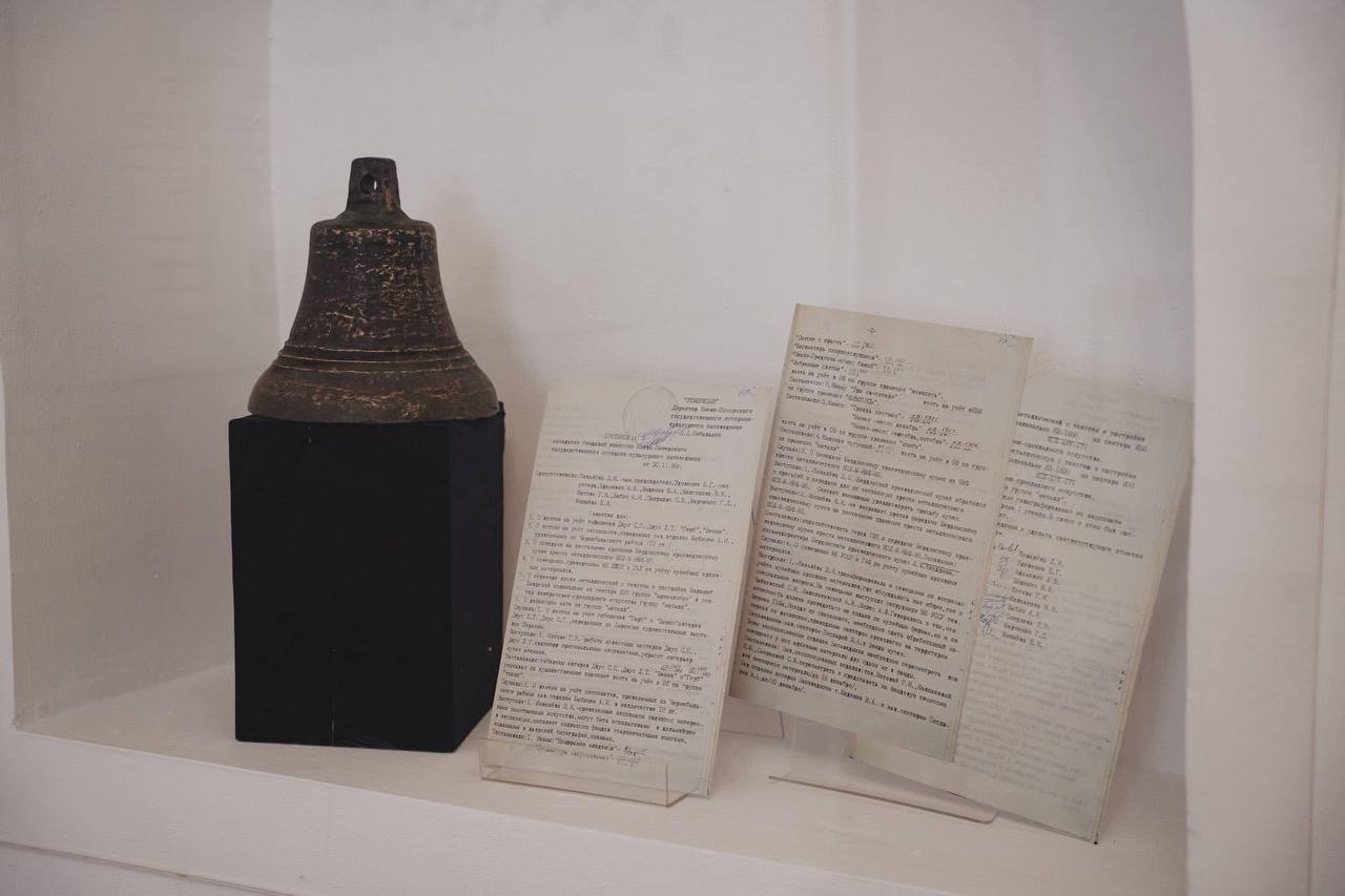 У Києво-Печерській Лаврі вперше показали артефакти з Чорнобильської зони до 40-х роковин аварії. Фото: facebook.com/kplavra