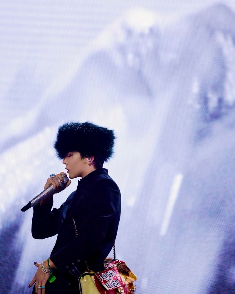G-Dragon у шапці Ruslan Baginskiy