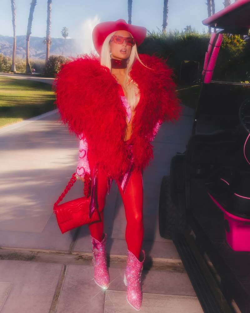 Періс Гілтон у шубі Cultnaked