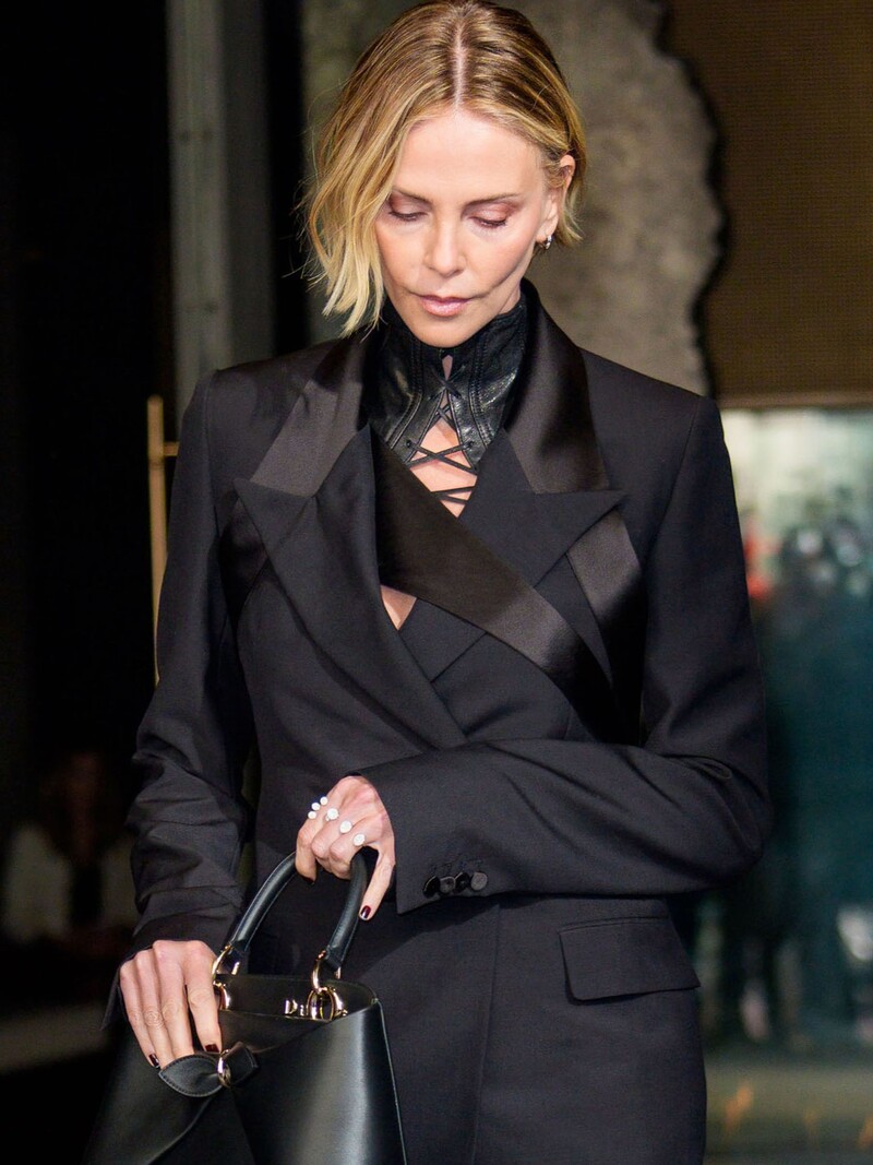 Шарліз Терон у прикрасах Guzema