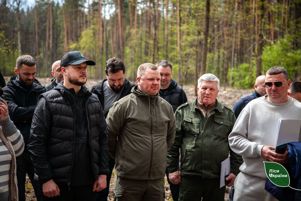 У Бучі висаджують нові ліси на розмінованих територіях. Фото: facebook.com/ForestsOfUkraine