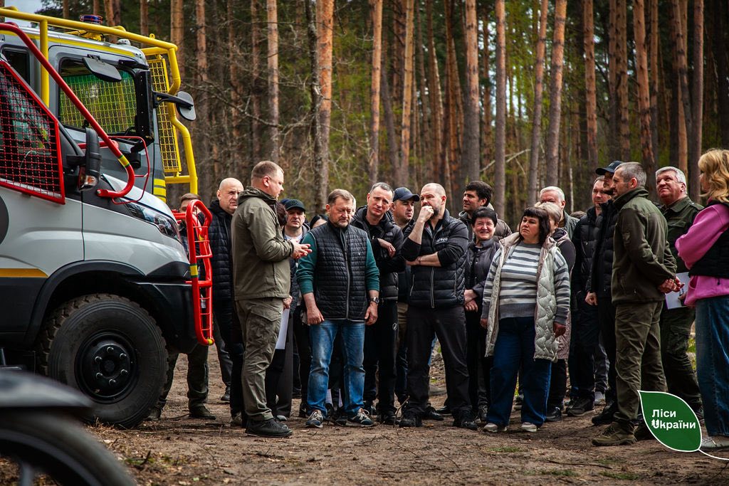 У Бучі висаджують нові ліси на розмінованих територіях. Фото: facebook.com/ForestsOfUkraine