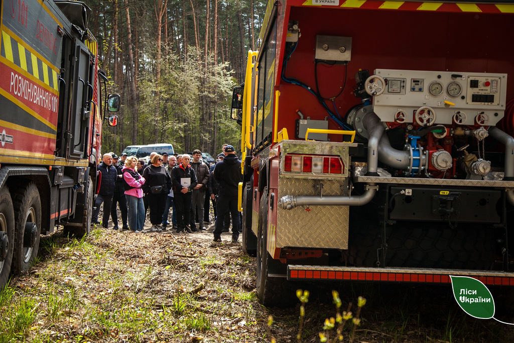 У Бучі висаджують нові ліси на розмінованих територіях. Фото: facebook.com/ForestsOfUkraine