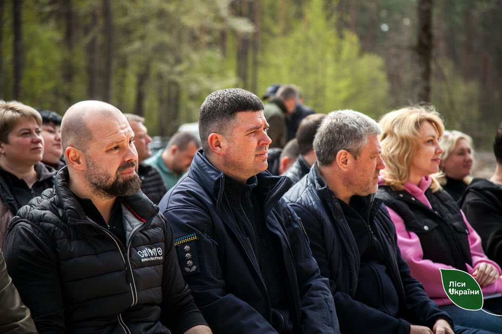 У Бучі висаджують нові ліси на розмінованих територіях. Фото: facebook.com/ForestsOfUkraine