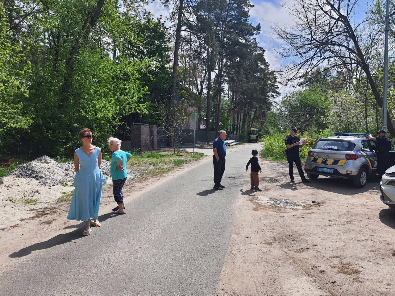 У Пущі-Водиці містяни врятували зелену арку дерев. Фото: facebook.com/ivolga.pictures