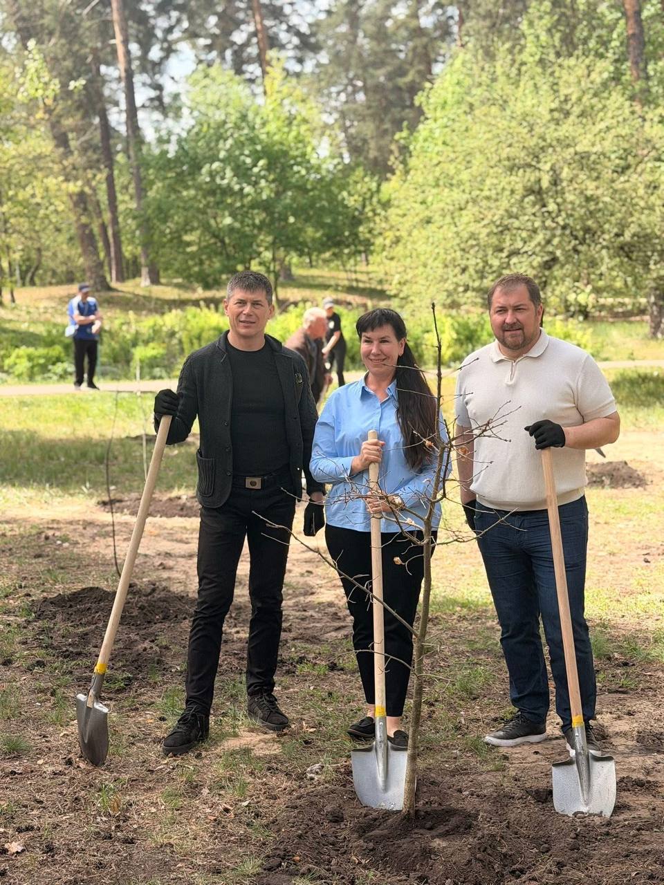 До Дня матері у парку Партизанської слави висадили 50 дубів. Фото: facebook.com/depacckyiv