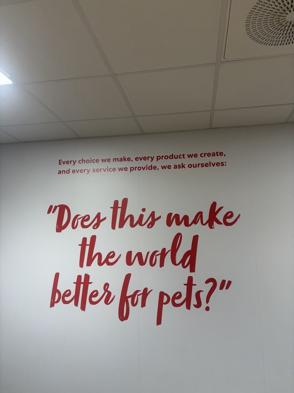 Як влаштовано виробництво корму для тварин Royal Canin. Фото: 