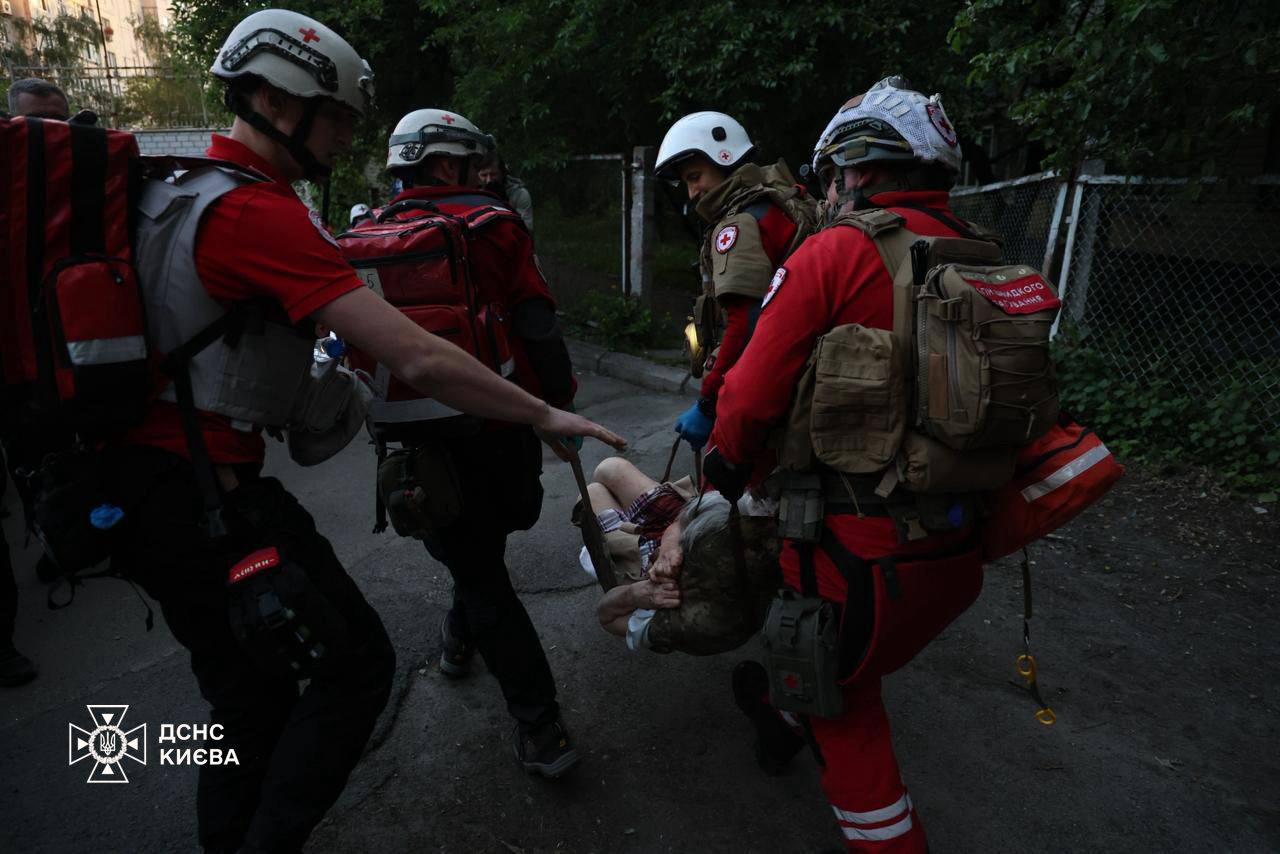росія знову нанесла масовий обстріл по Києву та області. Фото: ДСНС