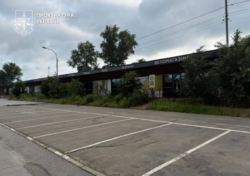 У парку Муромець демонтують будівлю, де здавали в оренду велосипеди