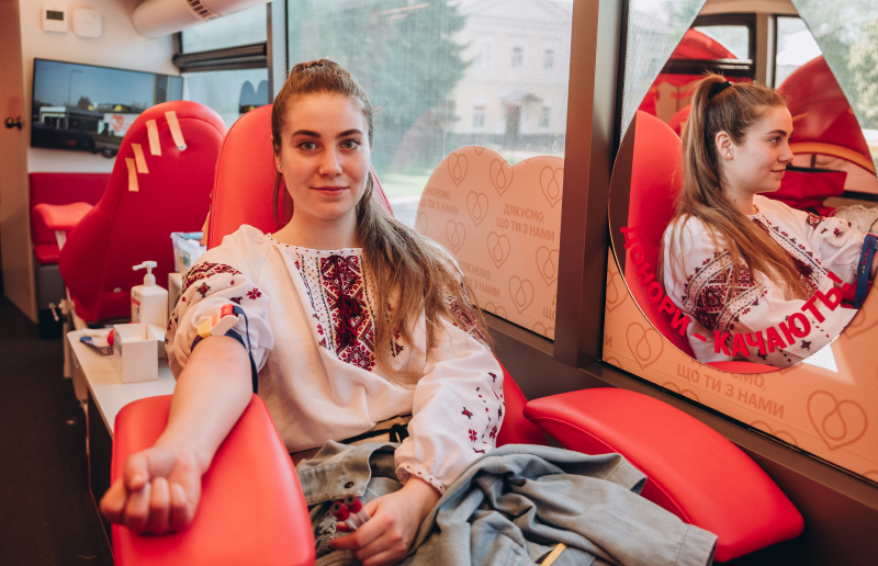 На Десятинній відкриють мобільний хаб, де можна здати кров для шпиталів