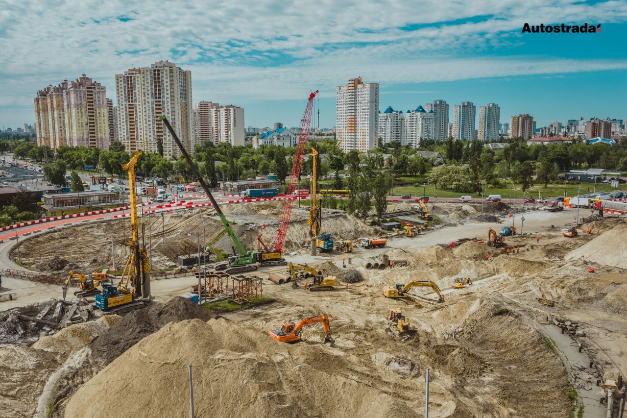 Ремонт шляхопроводу біля метро 