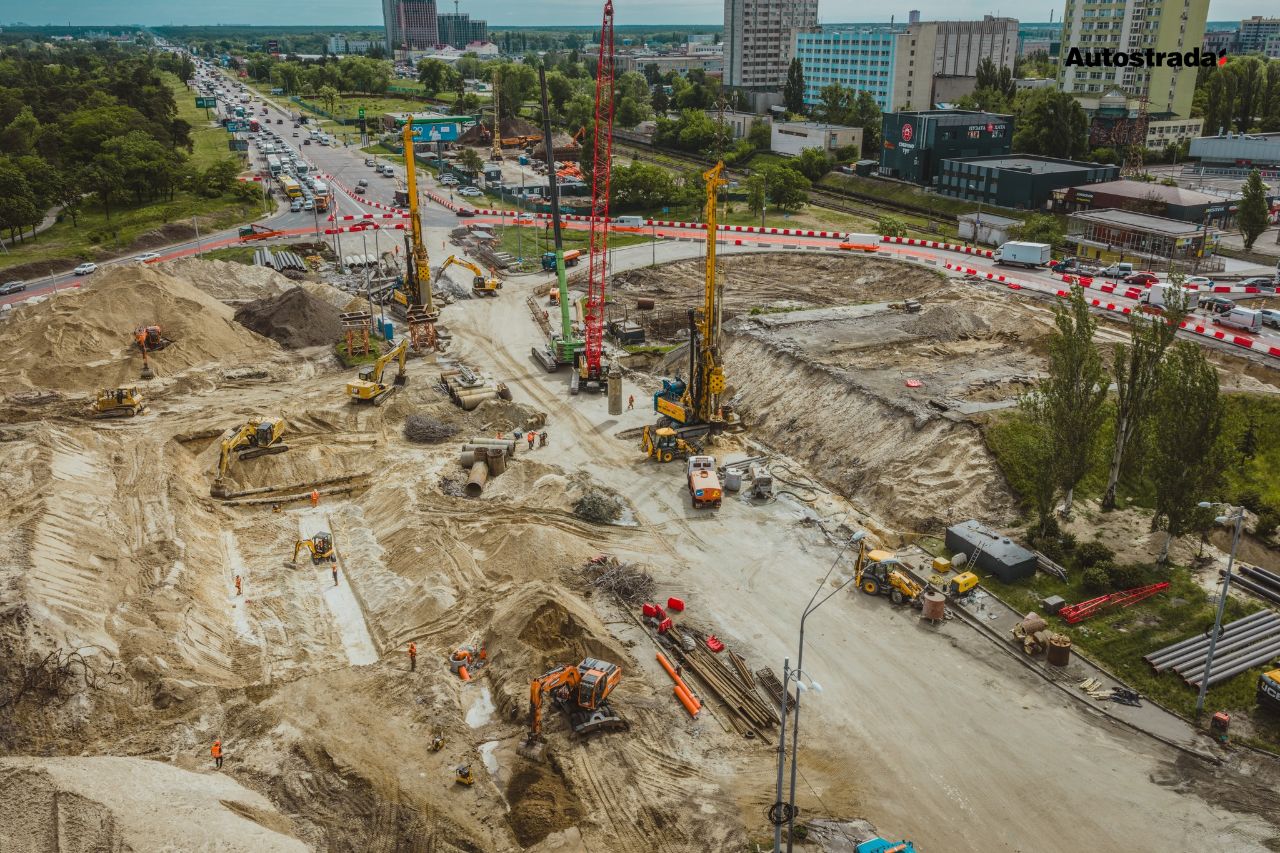 Ремонт шляхопроводу біля метро 