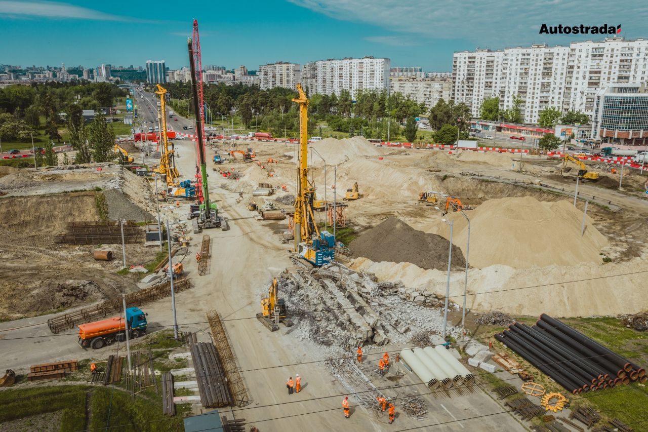 Ремонт шляхопроводу біля метро 