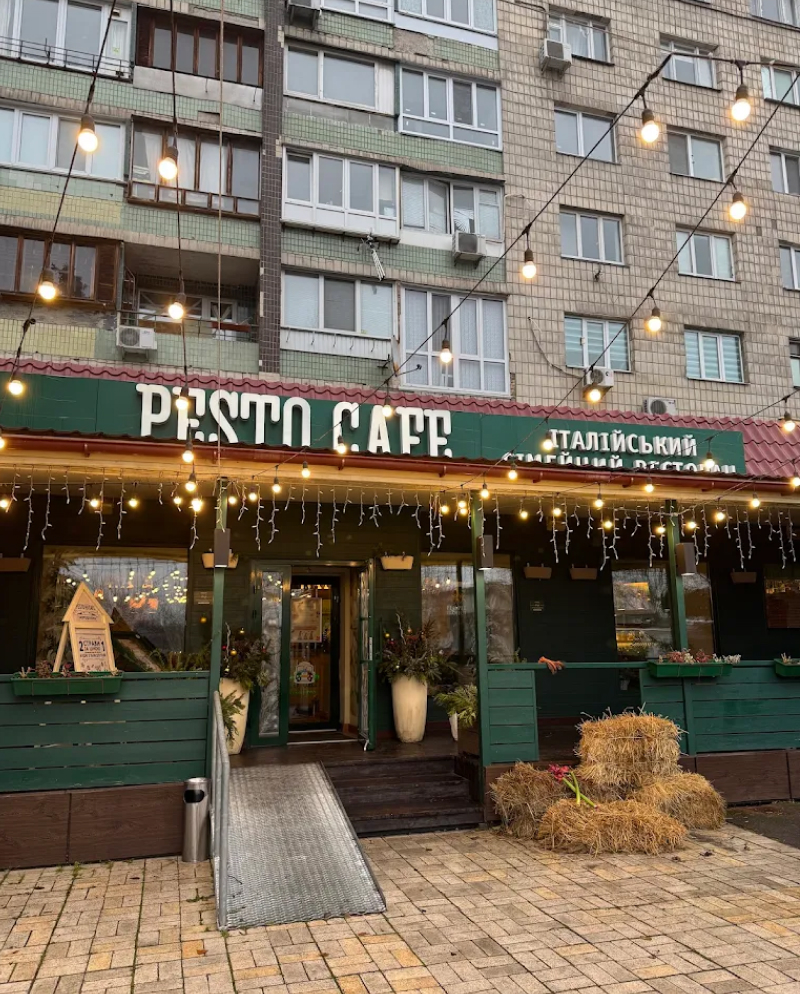 Сніданки у PESTO CAFE
