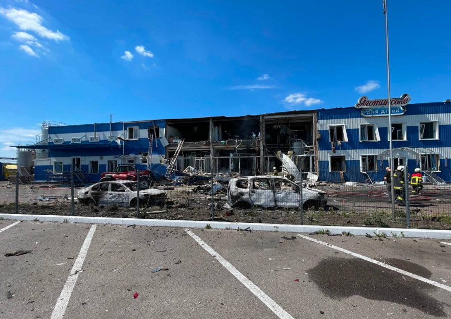 Завод Яготинське для дітей після обстрілу