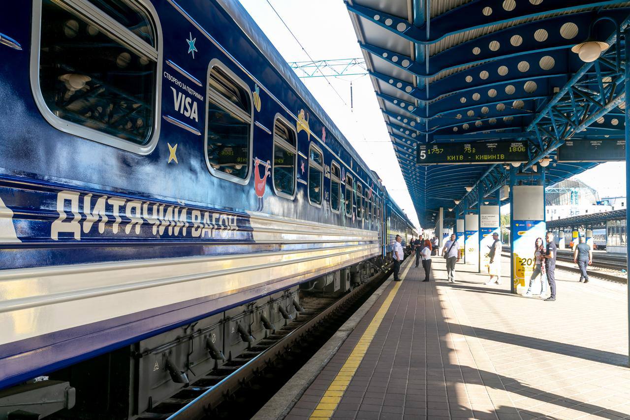 Укрзалізниця запускає додаткові дитячі вагони. Фото: t.me/UkrzalInfo