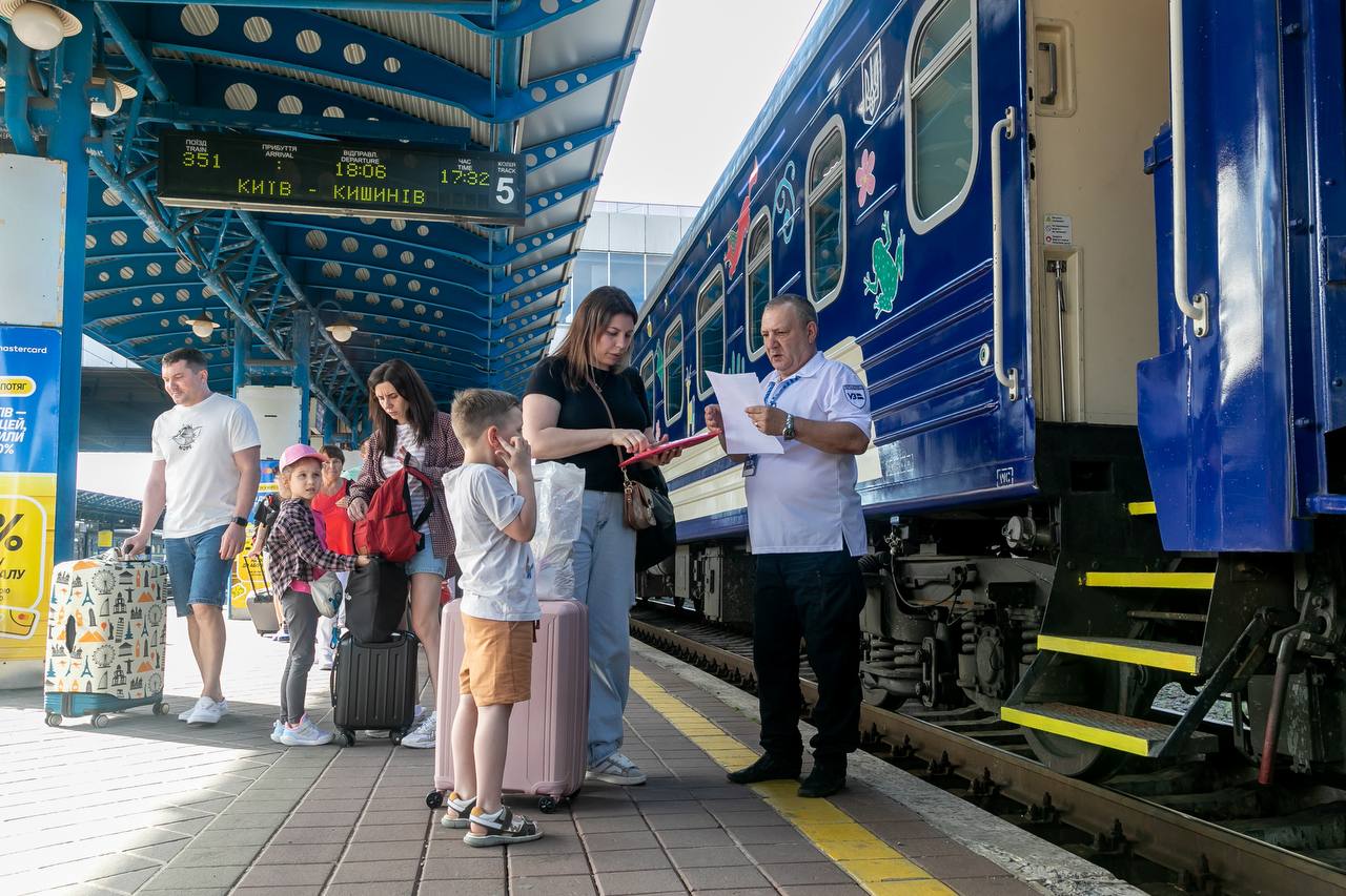 Укрзалізниця запускає додаткові дитячі вагони. Фото: t.me/UkrzalInfo