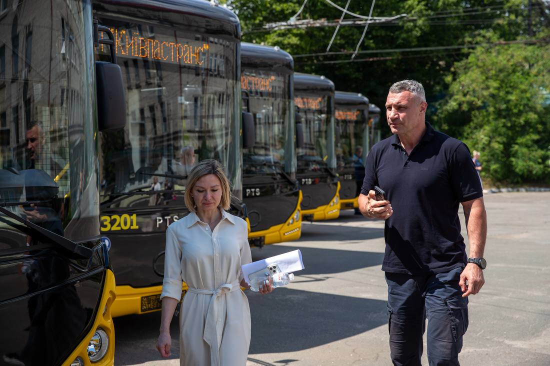 Нові сучасні автобуси і тролейбуси у Києві. Фото: t.me/vitaliy_klitschko