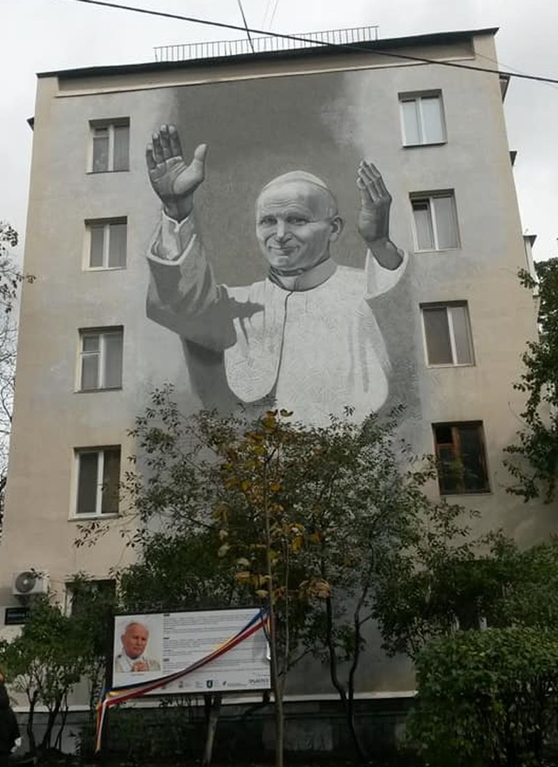 Мурал із зображенням Іоанна Павла II у Києві