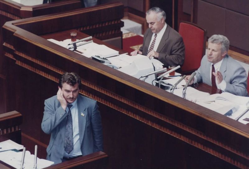 Як ухвалювали Конституцію України