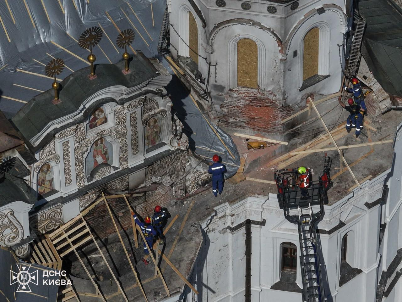 Законсервований дах Успенського собору. Фото: ДСНС