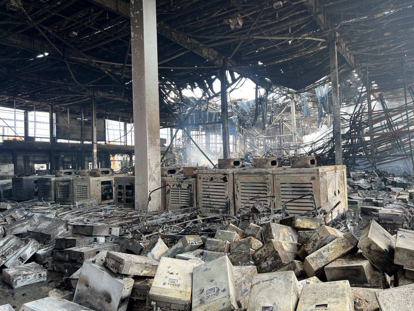 Склад Червоного Хреста після атаки рф. Фото: facebook.com/RedCrossUkraine