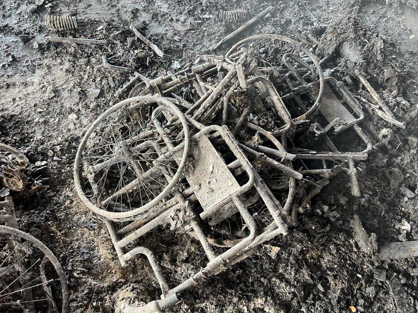 Склад Червоного Хреста після атаки рф. Фото: facebook.com/RedCrossUkraine