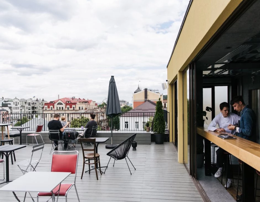 Бар 1818 rooftop bar - локація та меню