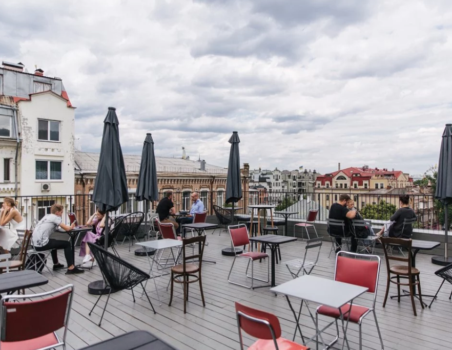 Бар 1818 rooftop bar - локація та меню