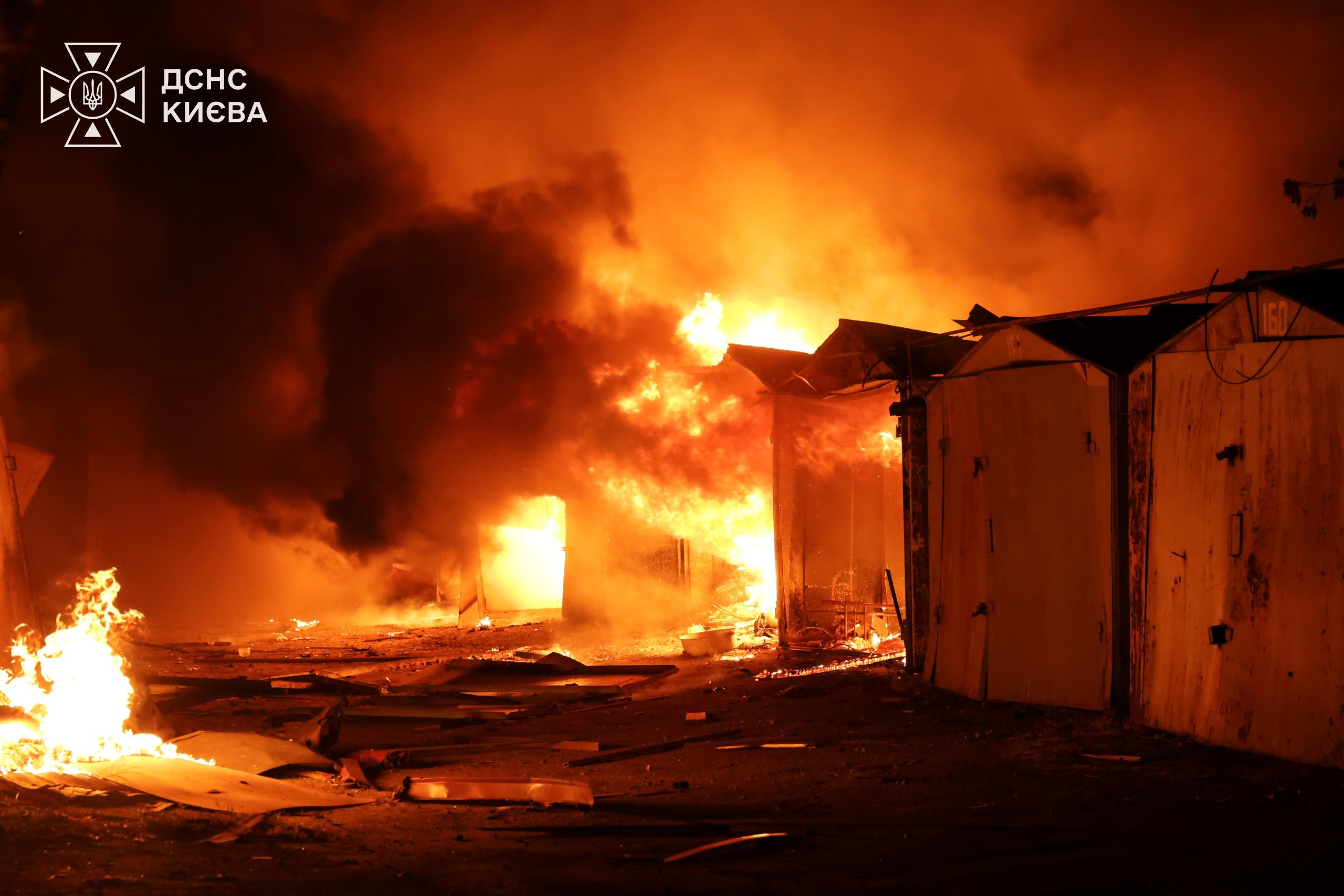 Київ та Київщина знову під атакою рф. Фото: ДСНС