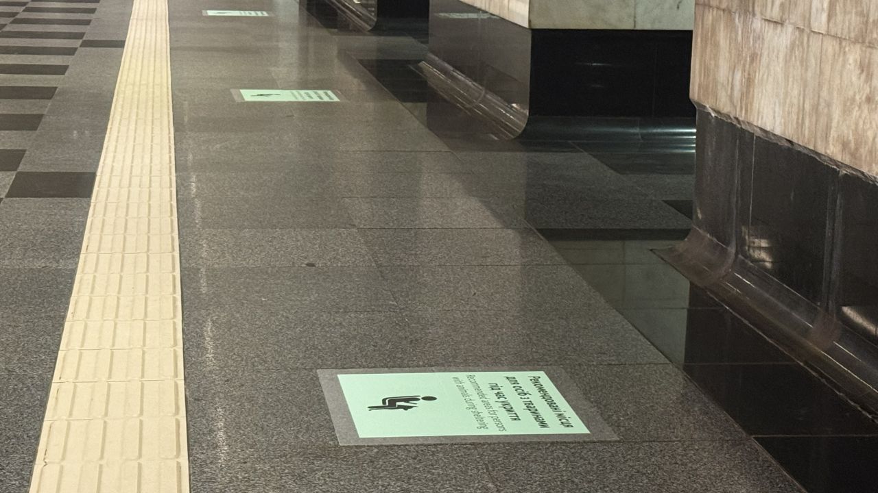 На станції метро 