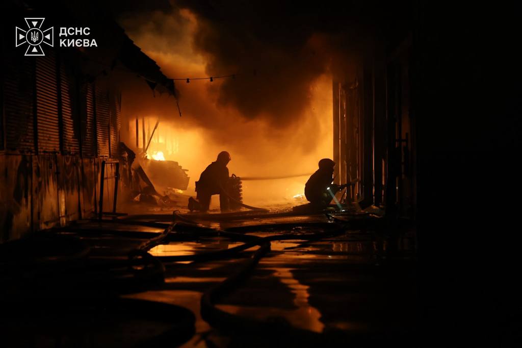 рф знову атакувала Київ. Фото: ДСНС