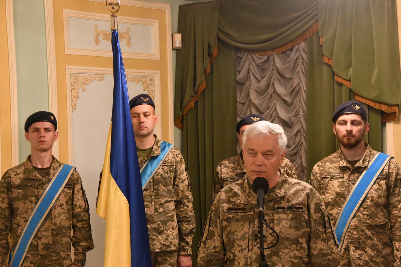 У Києві відкрили пам'ятний знак на честь авіації Повітряних сил. Фото: пресслужба