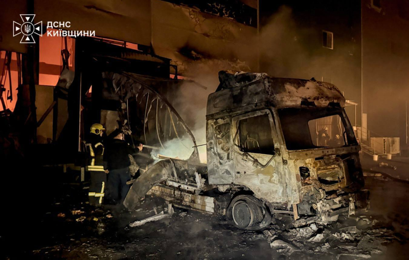 РФ вдарила по Київщині 1 вересня: горіли склади