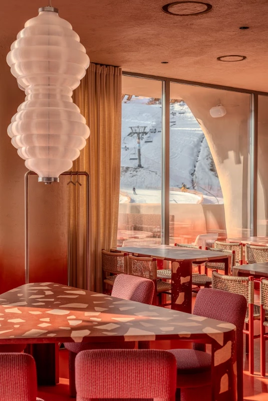інтер'єр сімейного ресторану Rosso. Фото: dezeen.com