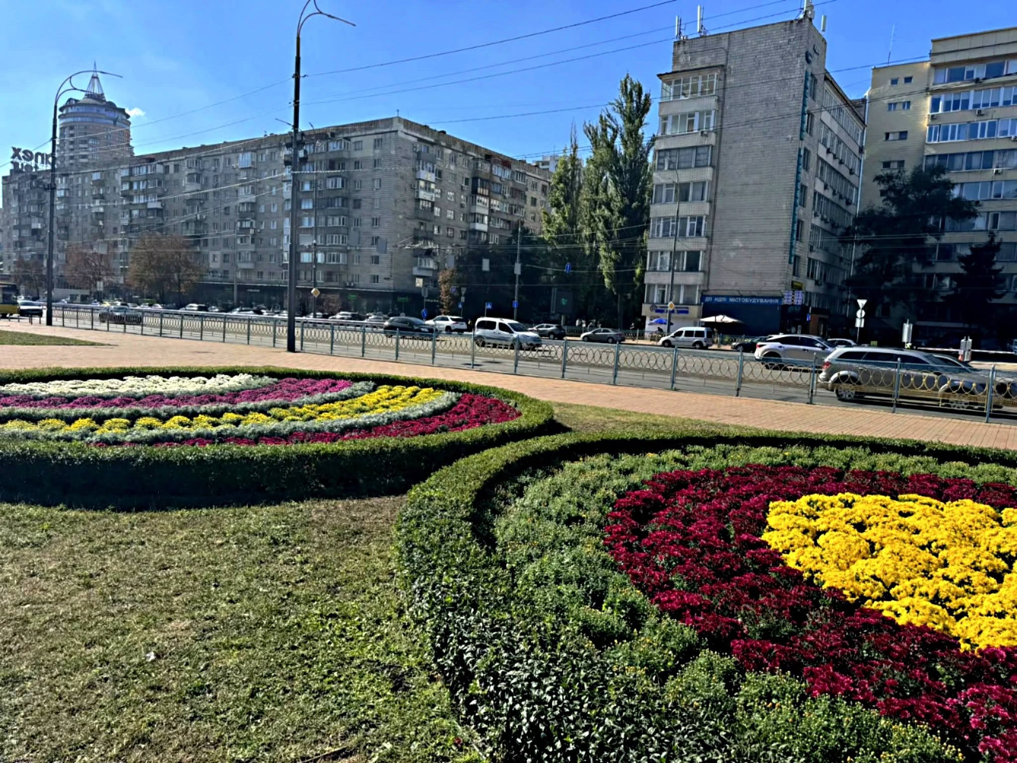 Новий квітник у столиці. Фото: facebook.com/kpUZNpecersk