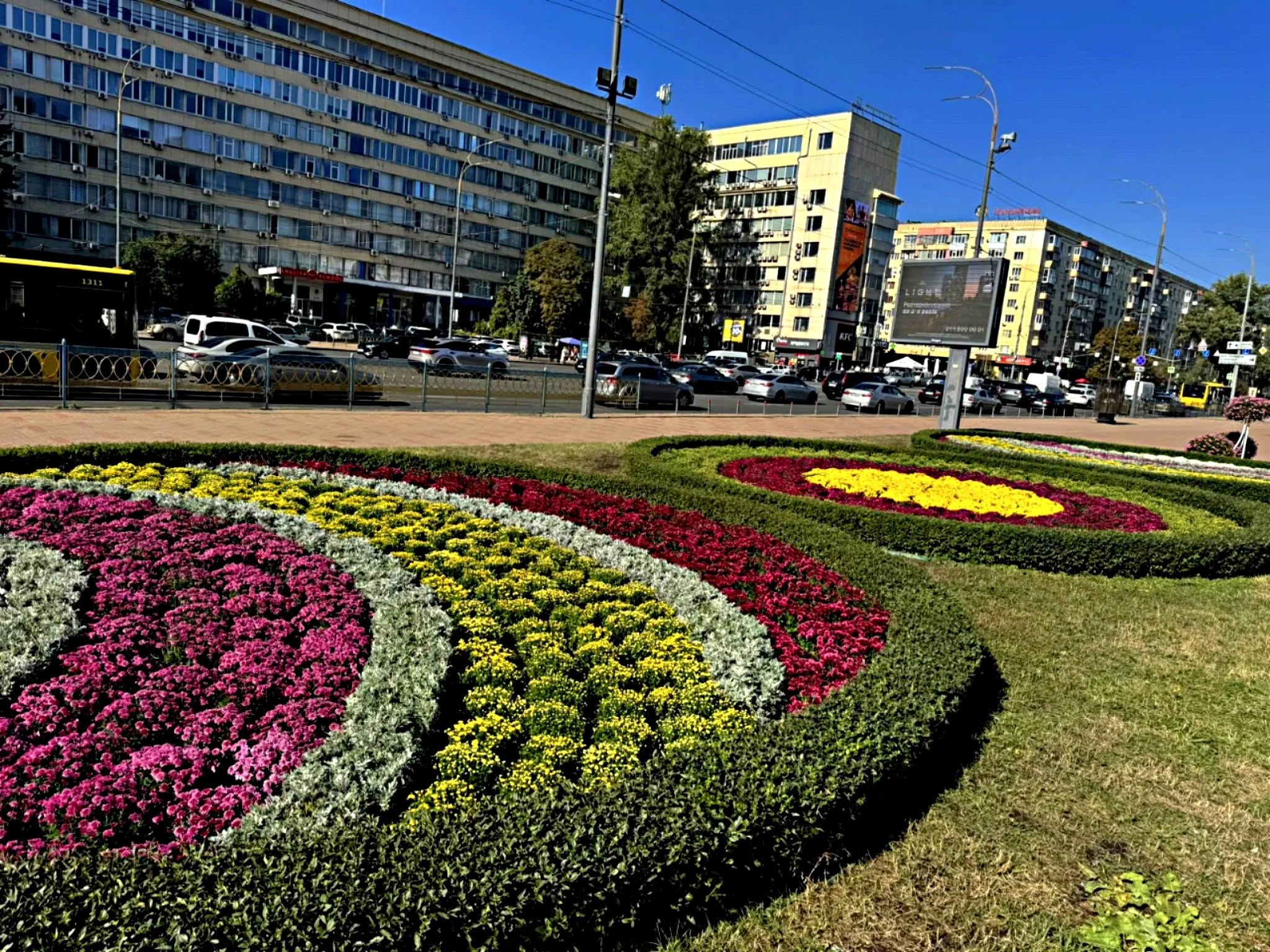 Новий квітник у столиці. Фото: facebook.com/kpUZNpecersk
