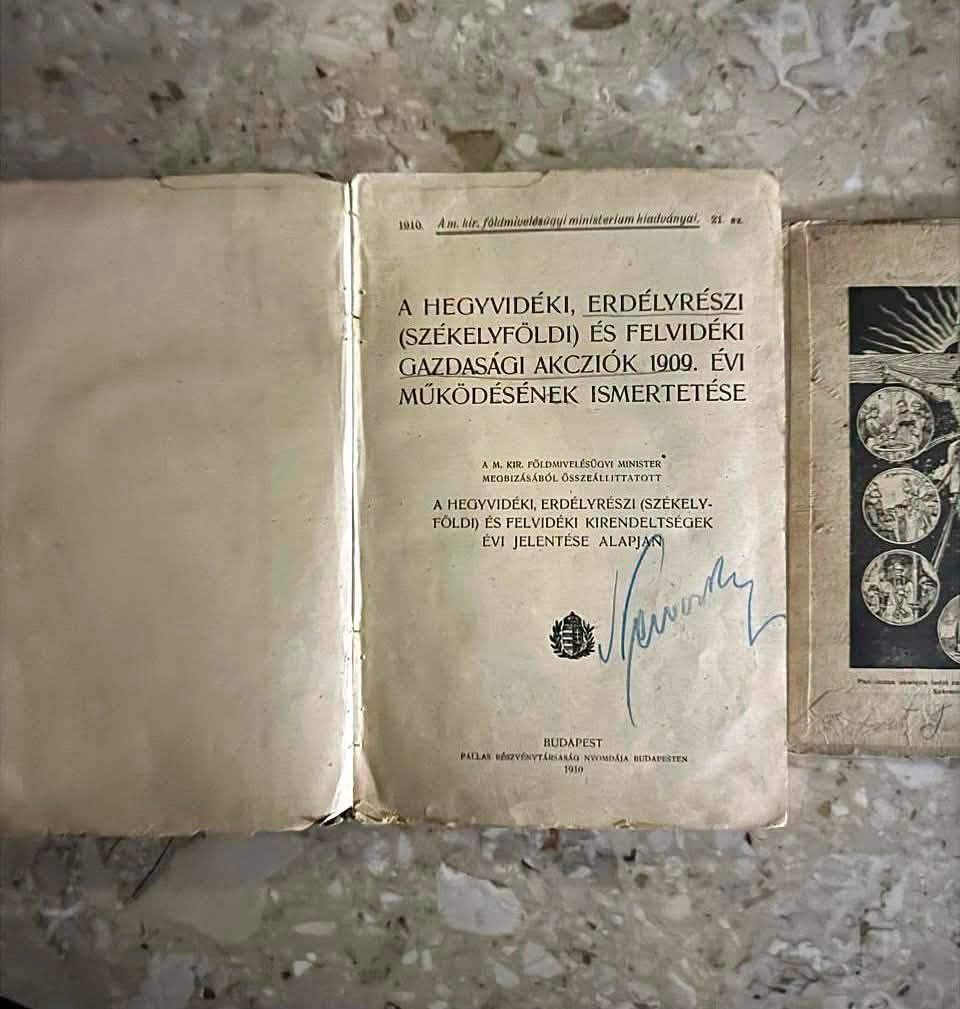 На українсько-польському кордоні знайшли дві старовинні книги 1906–1910 років. Фото: facebook.com/7prykordonnyi.karpatskyi.zahin