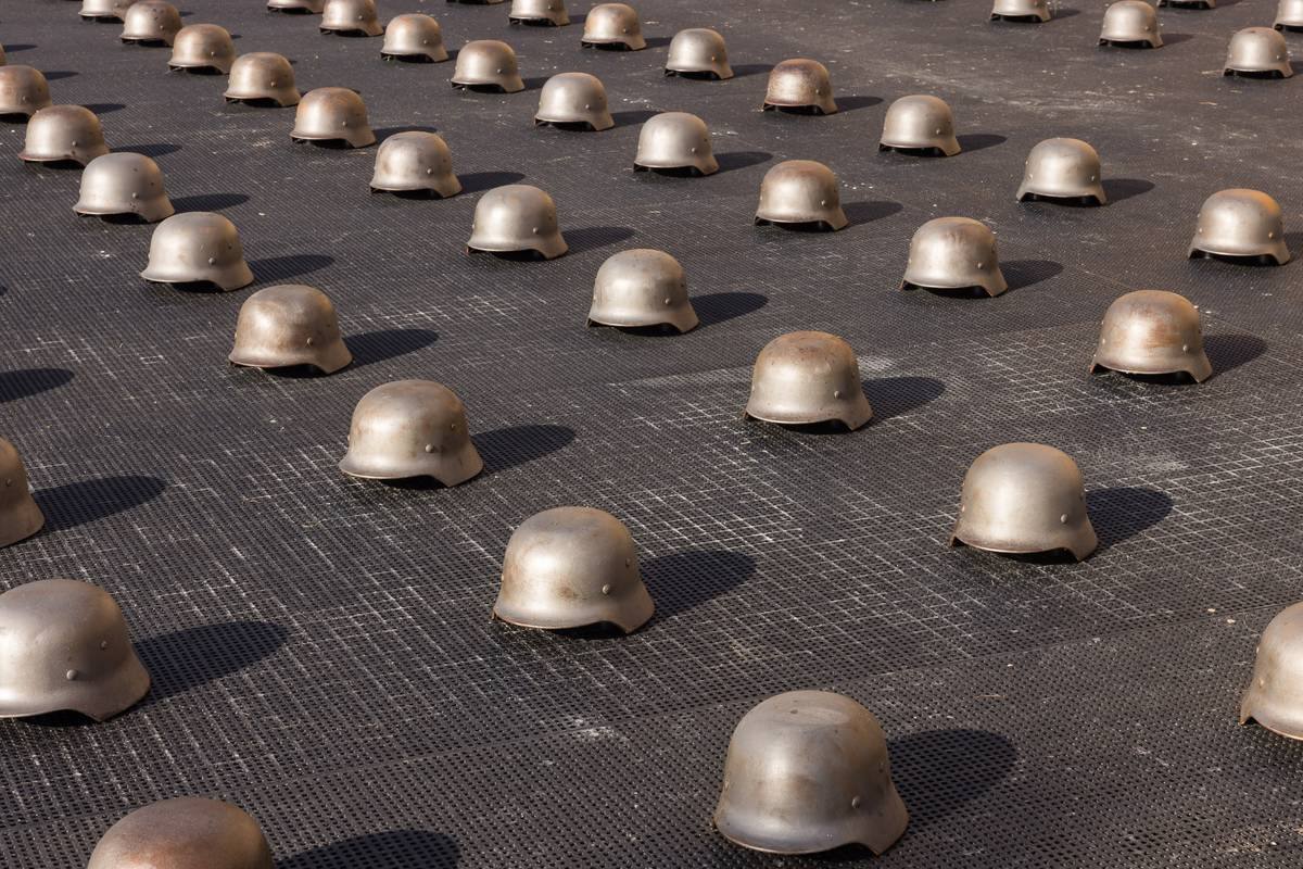 Інсталяція у Сіднеї з 500 шоломів, присвячену Україні. Фото: Ai Weiwei Studio, Anna Kučera / mca.com.au