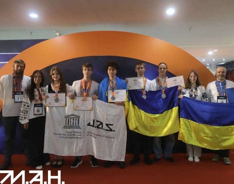 Українські школярі здобули п'ять медалей з астрономії. Фото: facebook.com/JAS.Ukraine
