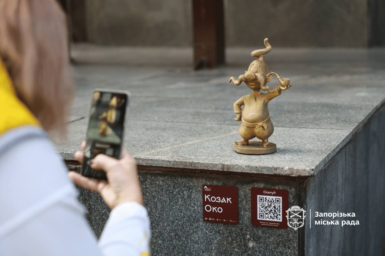У Запоріжжі встановили мініскульптури козаків із мультфільмів. Фото: zp.gov.ua