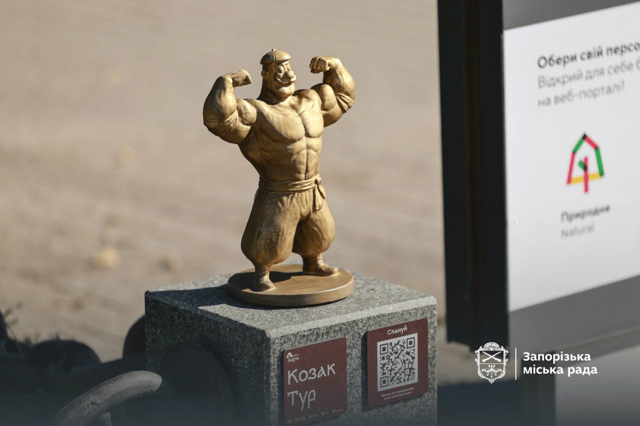 У Запоріжжі встановили мініскульптури козаків із мультфільмів. Фото: zp.gov.ua