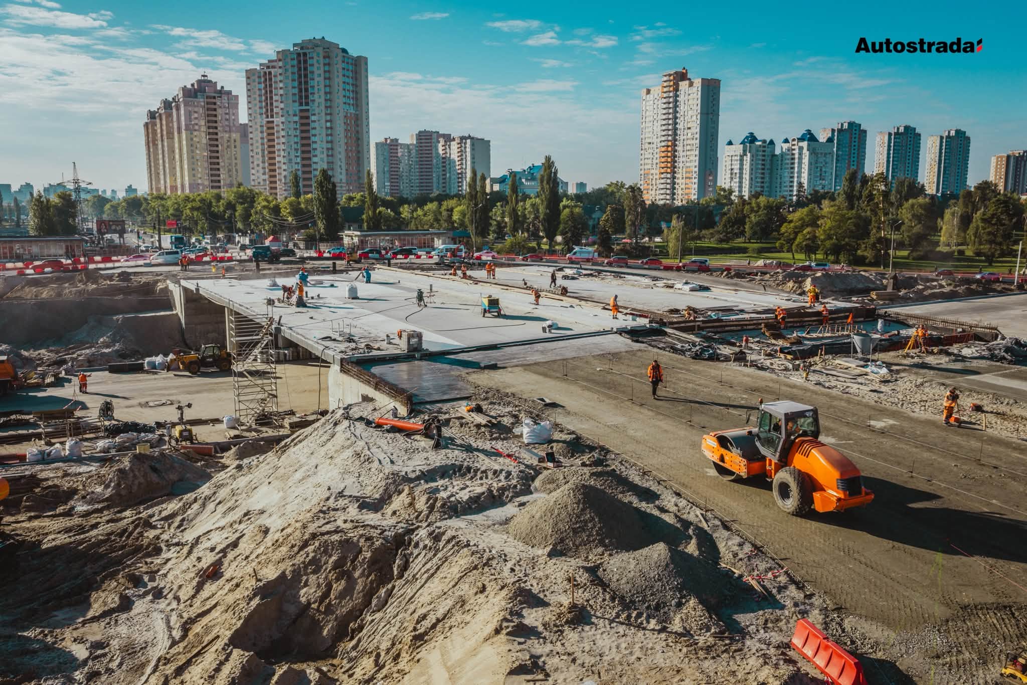 Шляхопровід біля метро 