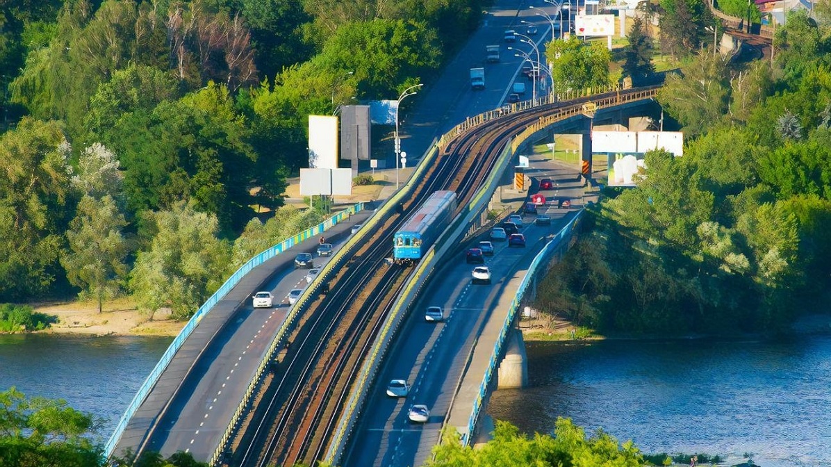 На мосту Метро проведуть протиаварійні роботи