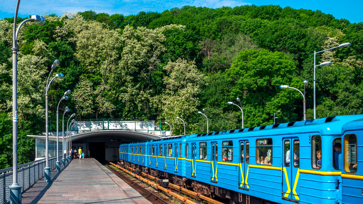 Станція "Дніпро" запрацювала після інциденту: що відомо