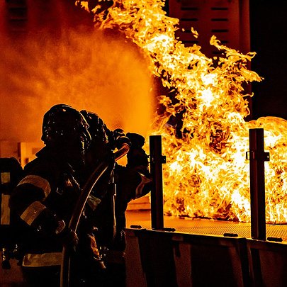 Атака Києва дронами: в одному з районів виникла пожежа - 412x412