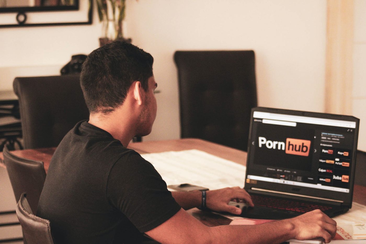 В Україні PornHub оштрафували через несплату "податку на Google"