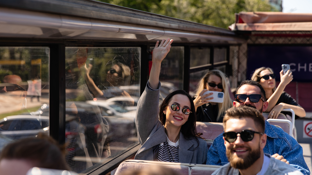 На автобусі-кабріолеті: CHER'17 запрошує на безплатні екскурсії до Дня Києва