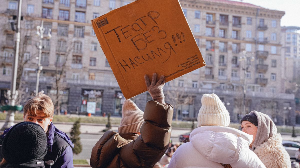 Художнього керівника Молодого театру відсторонять від посади через секс-скандал