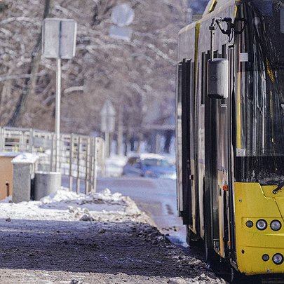 У Києві можуть змінити правила руху громадського транспорту під час тривог - 412x412